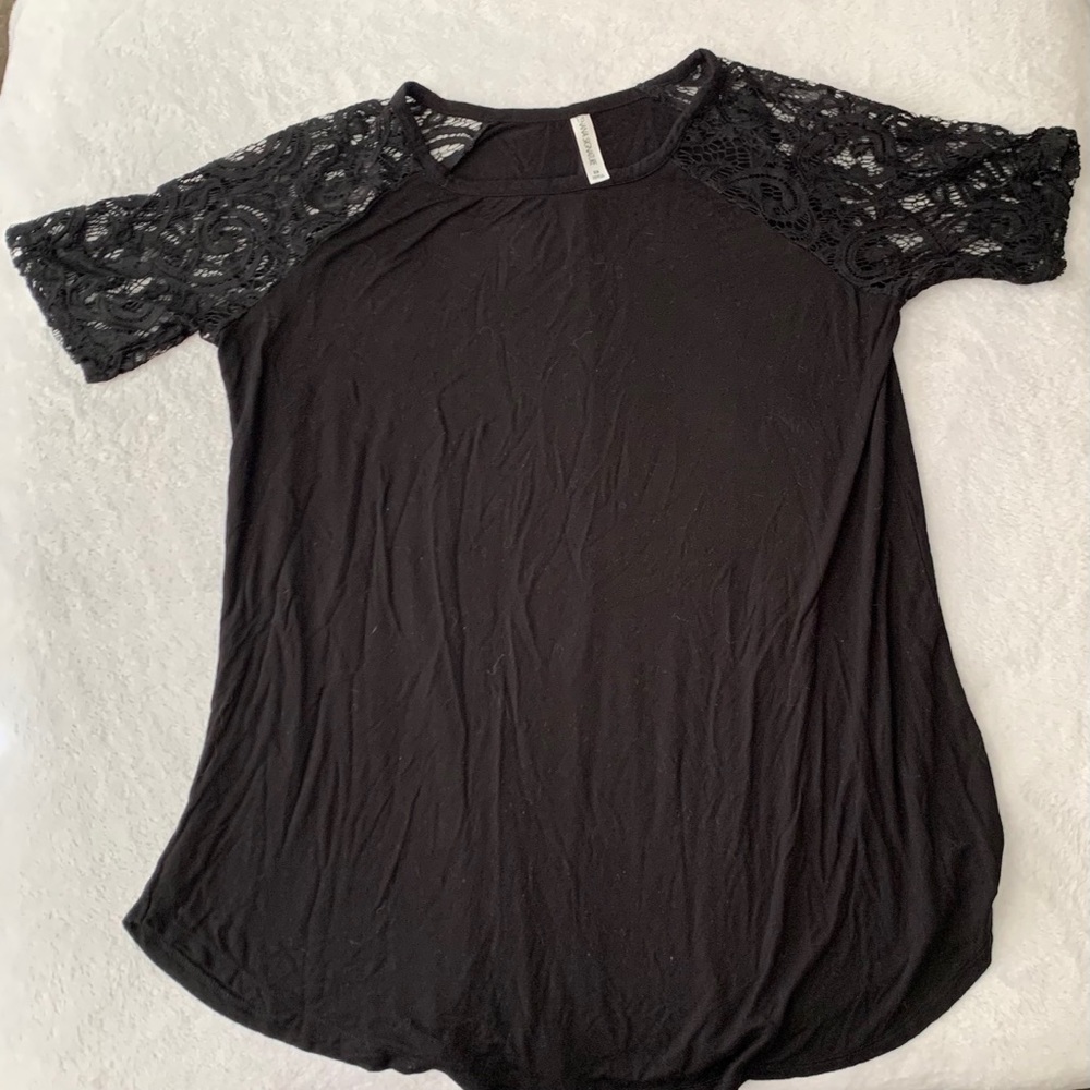 Maternity shirt with lace sleeves